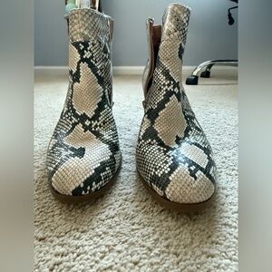 STYLE & COMPANY Womens Beige Animal Print Round Toe Block Heel Zip Booties 9.5